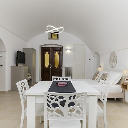 Sant'Oronzo View Apartment By Wonderful Italy オストゥーニ エクステリア 写真