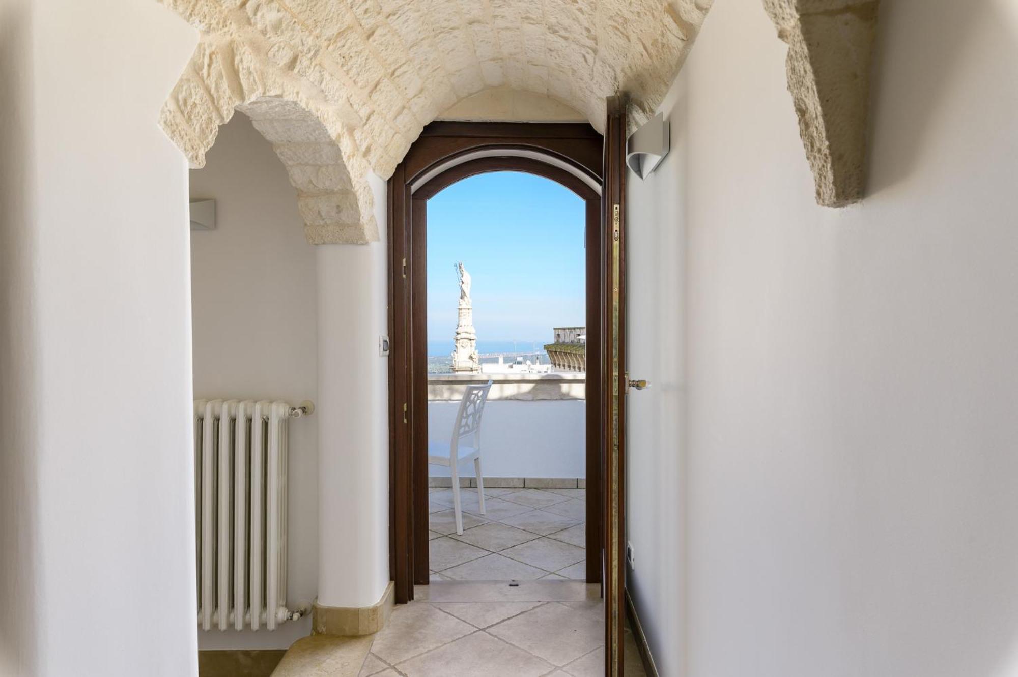 Sant'Oronzo View Apartment By Wonderful Italy オストゥーニ エクステリア 写真
